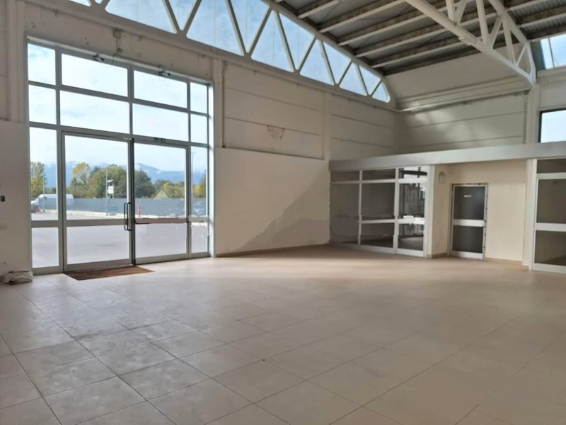 Capannone in Affitto a Porcari, 4'000&euro;, 400 m²