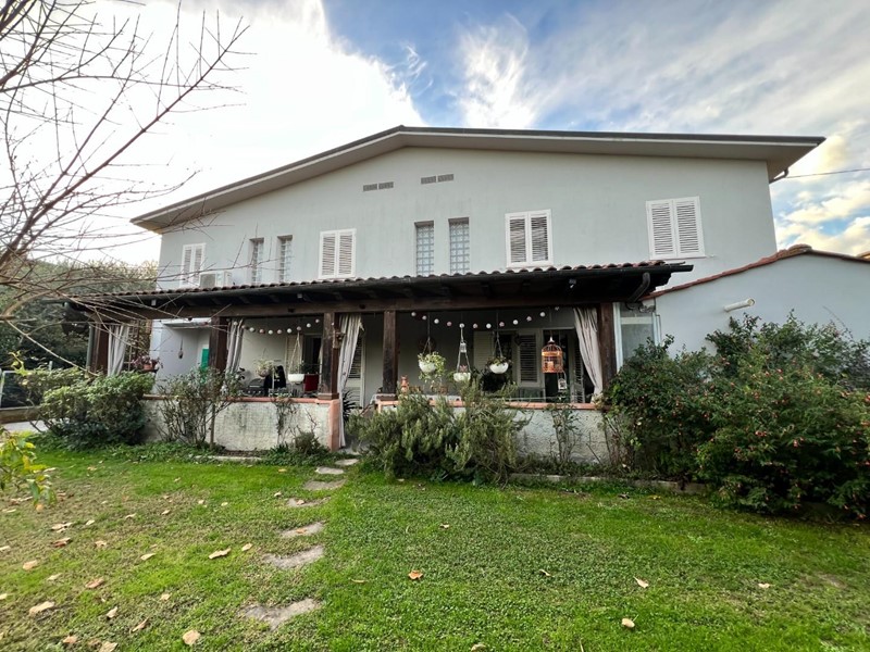 Villa bifamiliare in Vendita a Capannori, 420'000&euro;, 150 m², con Box