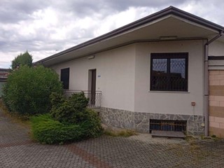 Capannone in Vendita a Castano Primo, 194'400&euro;, 478 m²