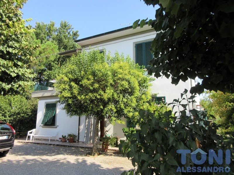 Villa in Vendita a Empoli, 330'000&euro;, 170 m², con Box