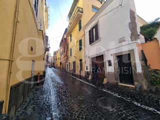 Negozio in Vendita a Marino, 70'000€, 91 m²