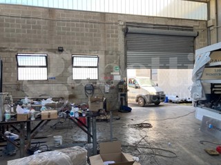 Capannone in Vendita a Brindisi, 250'000€, 350 m²