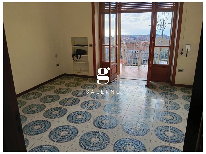 Trilocale in Affitto a Salerno, 750€, 104 m²