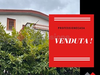 Casa Indipendente in Vendita a Avezzano, 75'000&euro;, 110 m², con Box