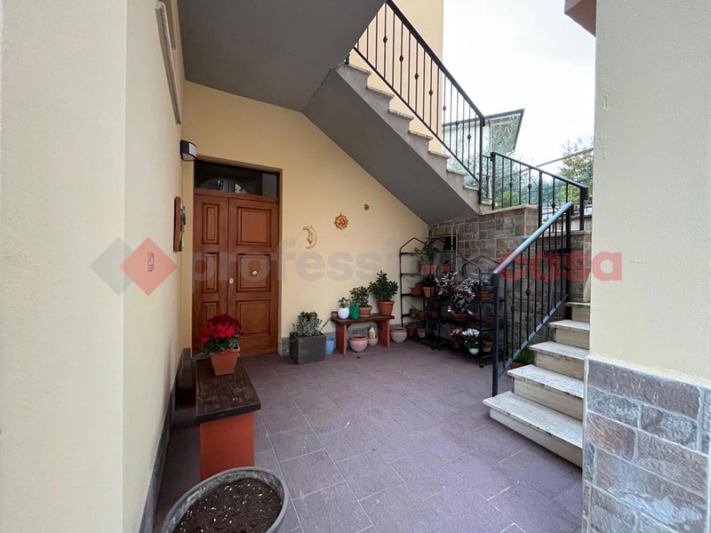 Villa in Vendita a Foiano della Chiana, 173'000€, 119 m², arredato, con Box