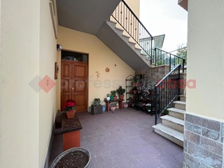 Villa in Vendita a Foiano della Chiana, 173'000€, 119 m², arredato, con Box