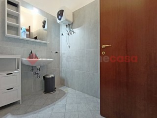 Negozio in Vendita a Arona, 110'000&euro;, 110 m²