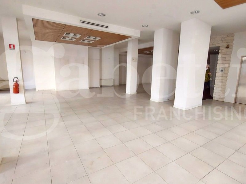 Ufficio in Affitto a Treviso, 3'500&euro;, 260 m²