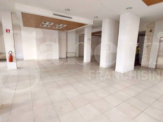Ufficio in Affitto a Treviso, 3'500&euro;, 260 m²