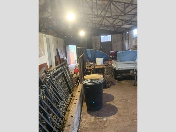 Villa in Vendita a Santa Cristina Gela, 395'000€, 400 m²