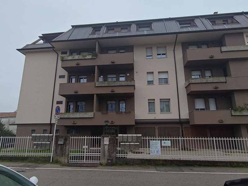 Trilocale in Vendita a Adria, 130'000€, 80 m², arredato, con Box