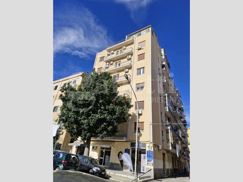Trilocale in Vendita a Palermo, 95'000€, 80 m²