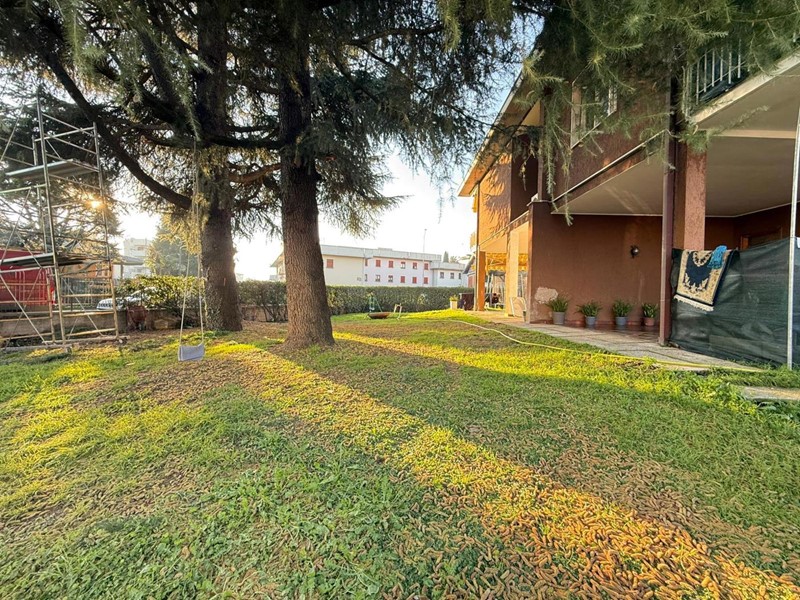 Quadrilocale in Vendita a Chiari, 240'000&euro;, 180 m², arredato, con Box