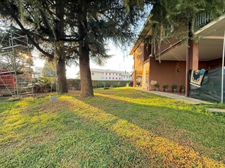 Quadrilocale in Vendita a Chiari, 240'000&euro;, 180 m², arredato, con Box