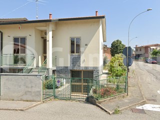 Villa in Vendita a Abbiategrasso, 225'000&euro;, 85 m², con Box