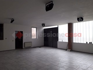 Laboratorio in Affitto a Parabiago, 1'200&euro;, 170 m²