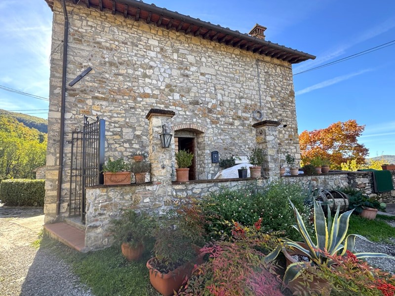 Casa Indipendente in Vendita a Vaiano, 419'000&euro;, 180 m²