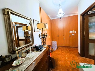 Appartamento in Vendita a Amelia, 89'000&euro;, 107 m², con Box