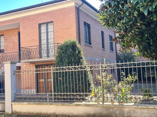 Villa in Vendita a Reggio Emilia, zona San Prospero, 285'000€, 180 m², arredato, con Box