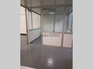 Capannone in Affitto a Faenza, zona Autostrada, 2'700€, 400 m²