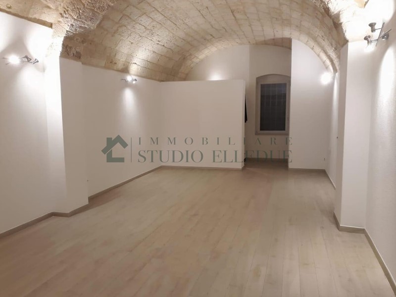 Immobile commerciale in Vendita a Bari, 48'000&euro;, 60 m²