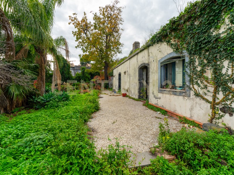 Casa Indipendente in Vendita a Acireale, zona Santa Maria Ammalati, 239'000&euro;, 197 m²