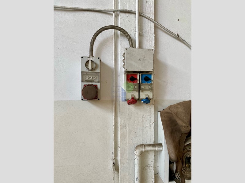 Immobile commerciale in Vendita a Livorno, zona Picchianti, 350'000&euro;, 270 m²