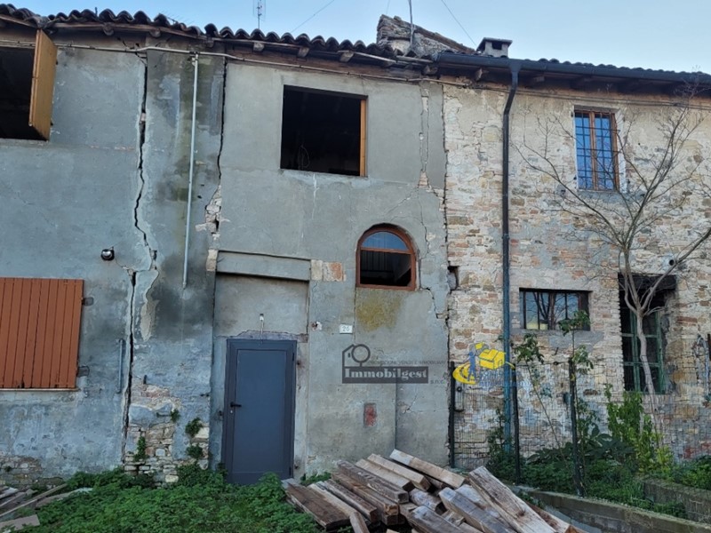 Casa Semi Indipendente in Vendita a Parma, 39'000&euro;, 180 m²