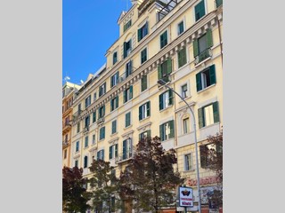 Quadrilocale in Vendita a Roma, zona Re di Roma, 530'000€, 110 m²