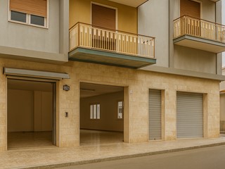 Immobile commerciale in Vendita a Priolo Gargallo, zona centro, 96'000€, 130 m²