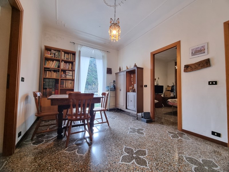 Appartamento in Vendita a Genova, zona Molassana, 78'000€, 89 m²