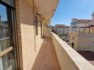 Quadrilocale in Vendita a Mondragone, zona Via Viviani, 90'000&euro;, 100 m²