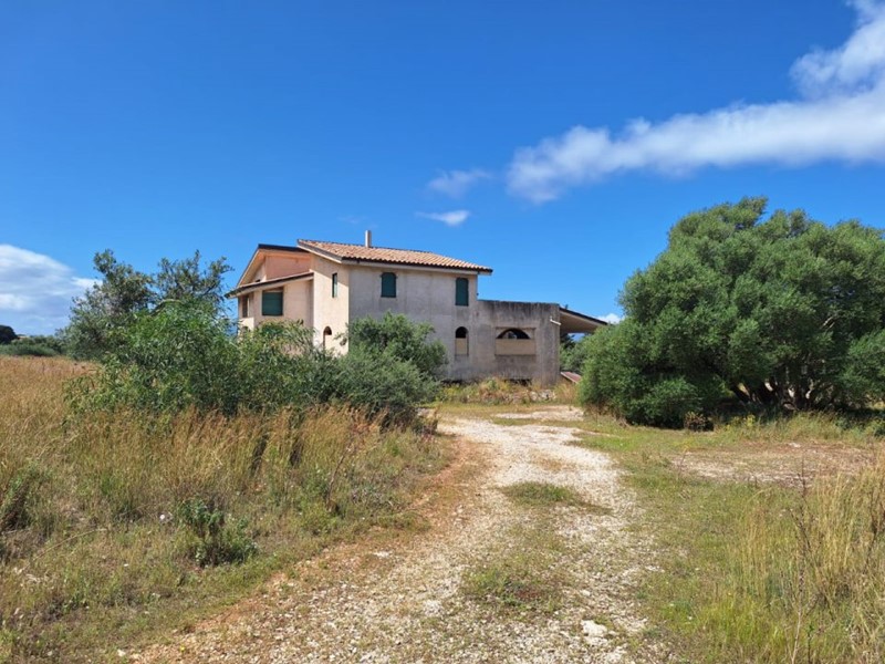 Villa in Vendita a Terrasini, 685'000€, 700 m²
