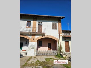 Casale in Vendita a Sedriano, 185'000&euro;, 140 m²