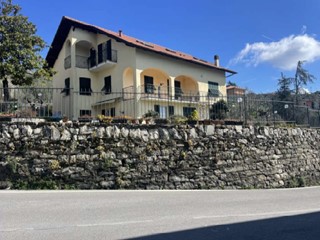 Villa in Vendita a Leivi, 351'422&euro;, 345 m²