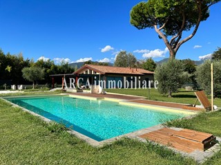 Villa in Vendita a Pietrasanta, 3'800'000&euro;, 220 m²
