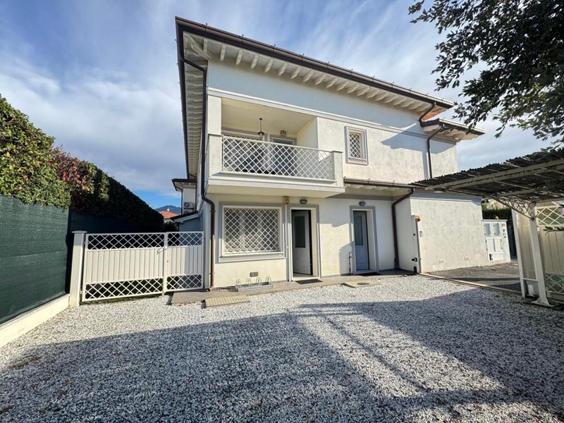 Appartamento in Vendita a Forte dei Marmi, 1'500'000&euro;, 150 m², arredato
