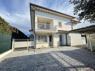 Appartamento in Vendita a Forte dei Marmi, 1'500'000&euro;, 150 m², arredato