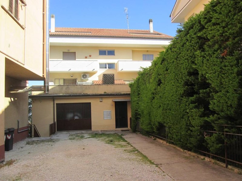 Quadrilocale in Vendita a Cupramontana, 55'000€, 102 m²