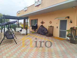Casa Indipendente in Vendita a Città Sant'Angelo, 290'000&euro;, 210 m², con Box