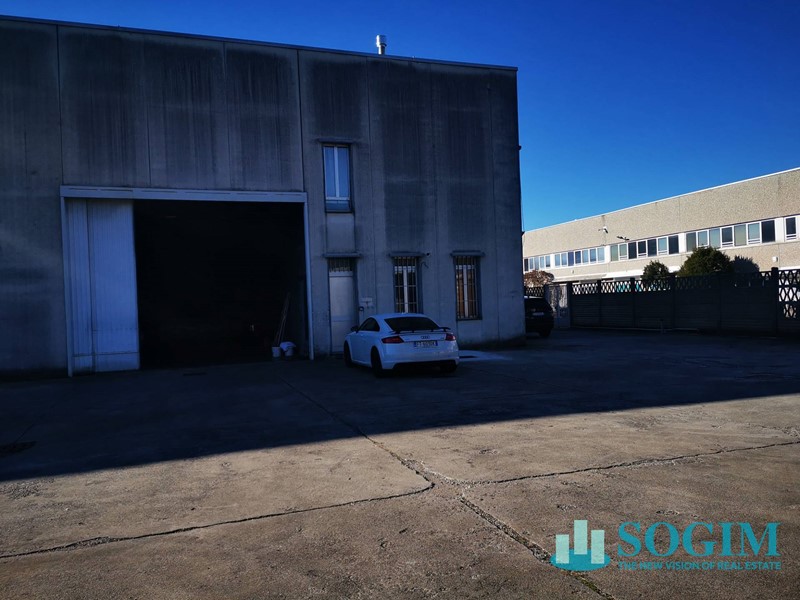 Capannone in Affitto a Legnano, 12'500&euro;, 2720 m²