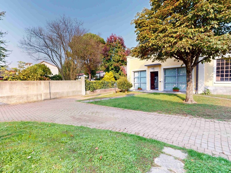 Villa in Vendita a Vedano Olona, 280'000&euro;, 140 m²