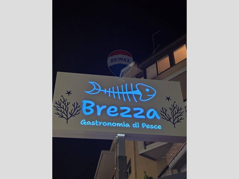 Attività commerciale in Vendita a Valverde, 40'000&euro;, 80 m²