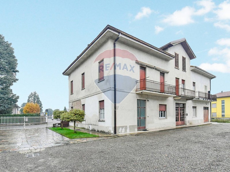 Casa Semi Indipendente in Vendita a Lentate sul Seveso, 235'000&euro;, 275 m²