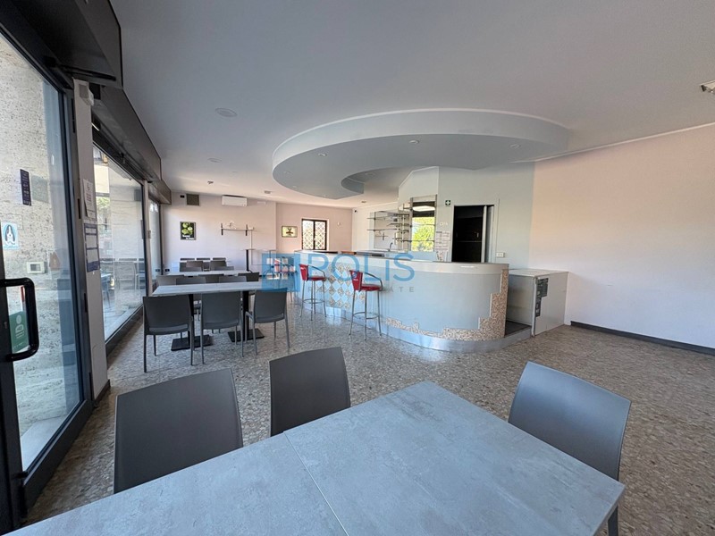 Negozio in Affitto a Martignacco, 700&euro;, 100 m²