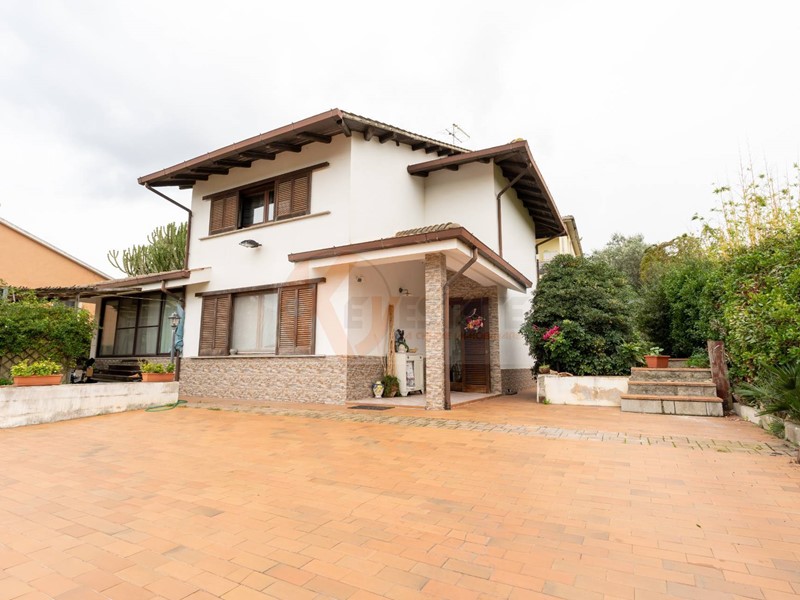 Casa Indipendente in Vendita a Porto Torres, 299'000&euro;, 206 m²