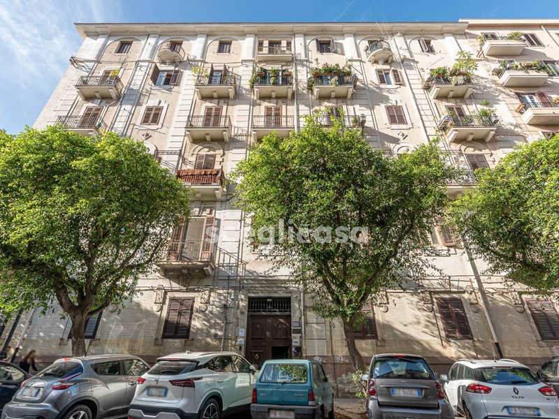 Appartamento in Vendita a Palermo, 449'000€, 272 m²