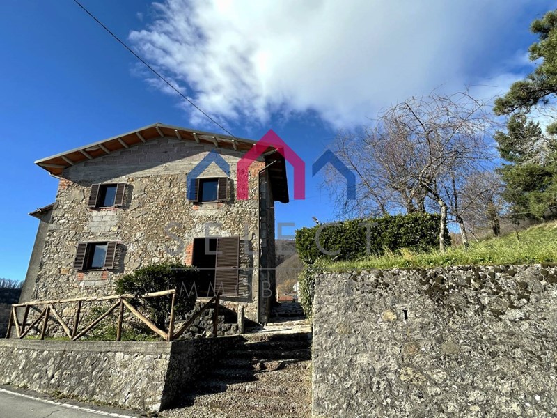 Casa Semi Indipendente in Vendita a Castelnuovo di Garfagnana, 45'000€, 100 m²