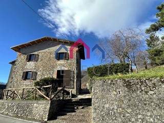 Casa Semi Indipendente in Vendita a Castelnuovo di Garfagnana, 45'000€, 100 m²