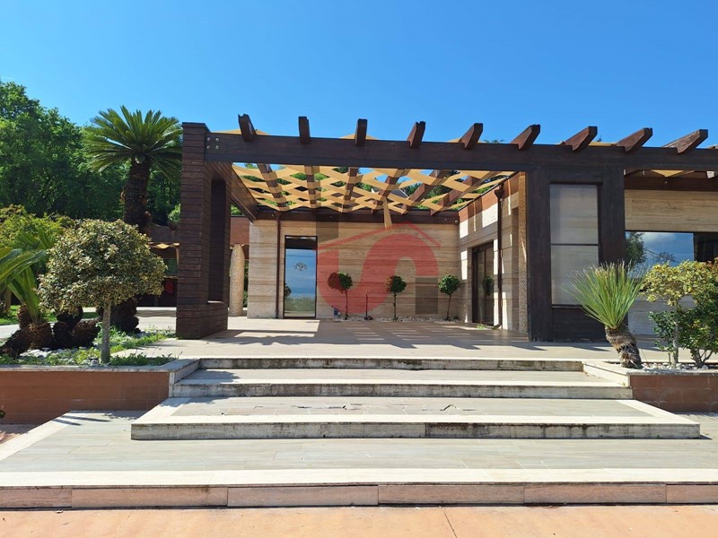 Villa in Vendita a San Nicola Manfredi, 445'000€, 499 m²